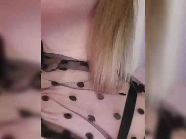 __EElaIzzza__ webcam