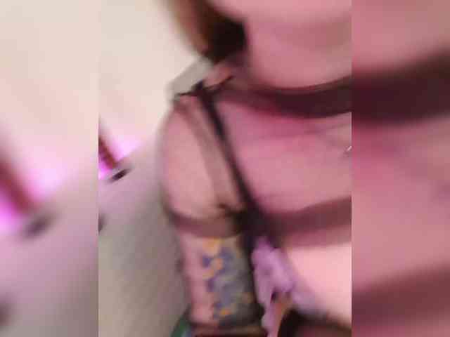 __EElaIzzza__ webcam