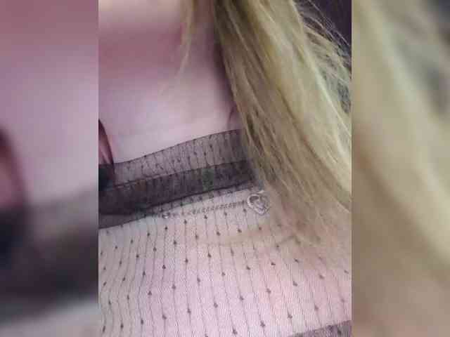 __EElaIzzza__ webcam