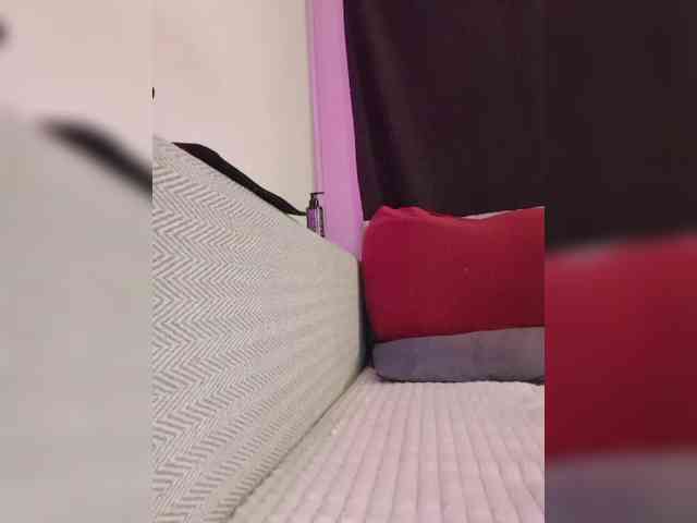 __EElaIzzza__ webcam