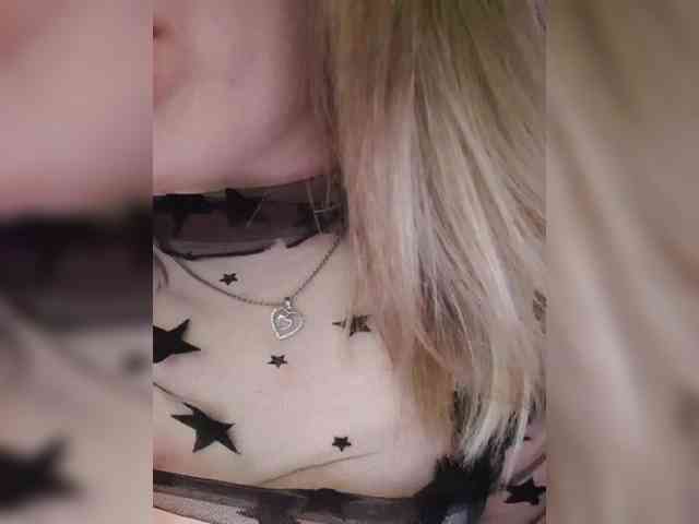 __EElaIzzza__ webcam