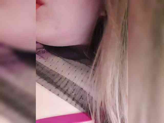 __EElaIzzza__ webcam