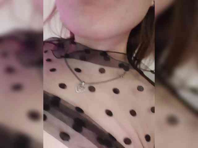 __EElaIzzza__ webcam