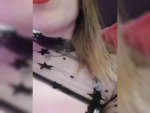 __EElaIzzza__ webcam