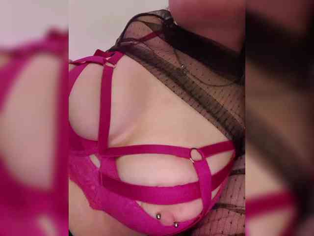 __EElaIzzza__ webcam