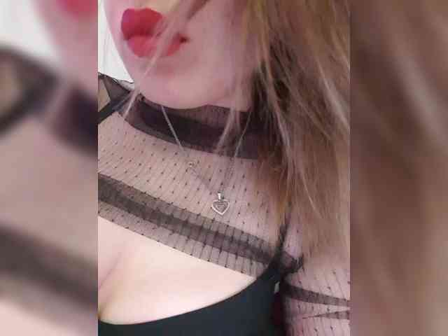 __EElaIzzza__ webcam