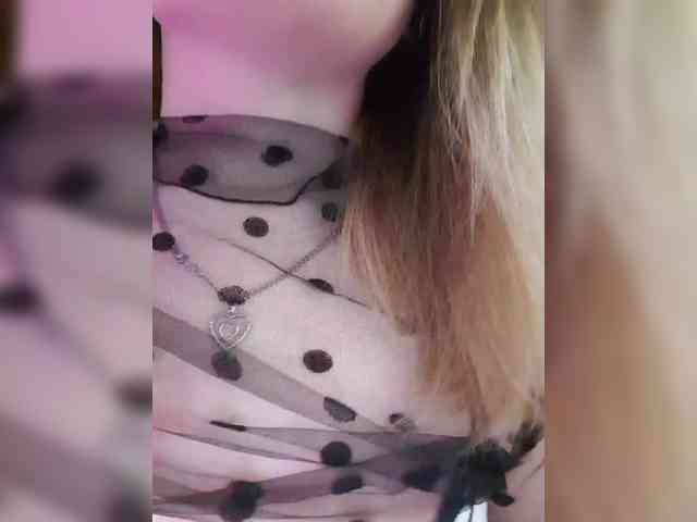 elaizza Live Webcam on BongaCams