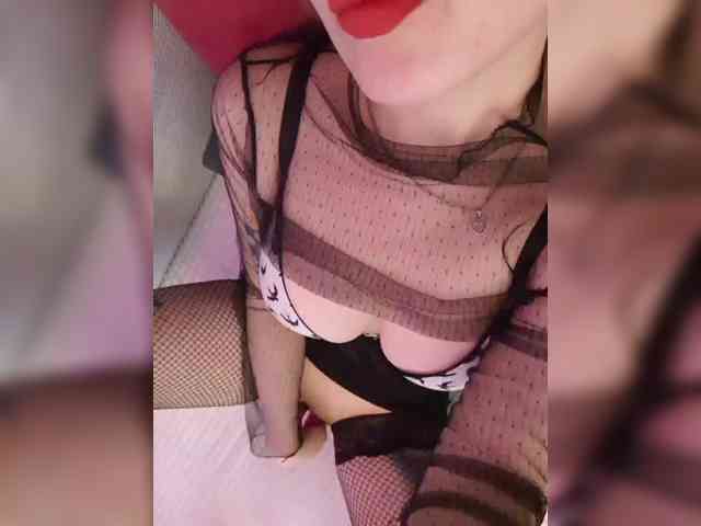 __EElaIzzza__ webcam