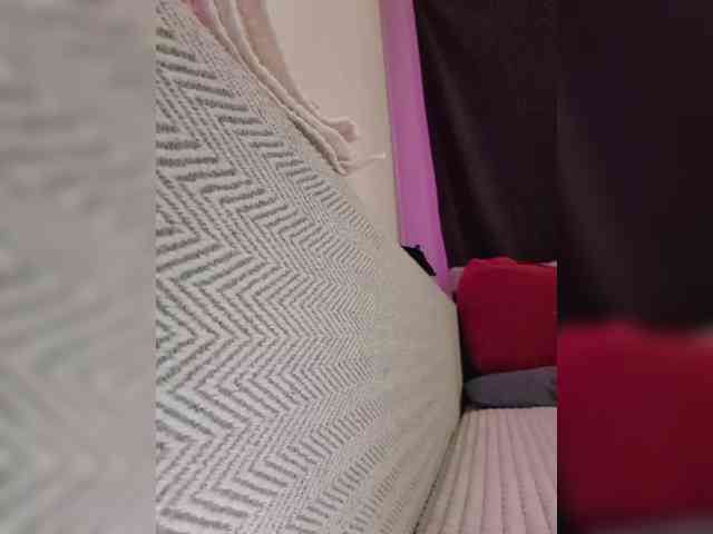 __EElaIzzza__ webcam