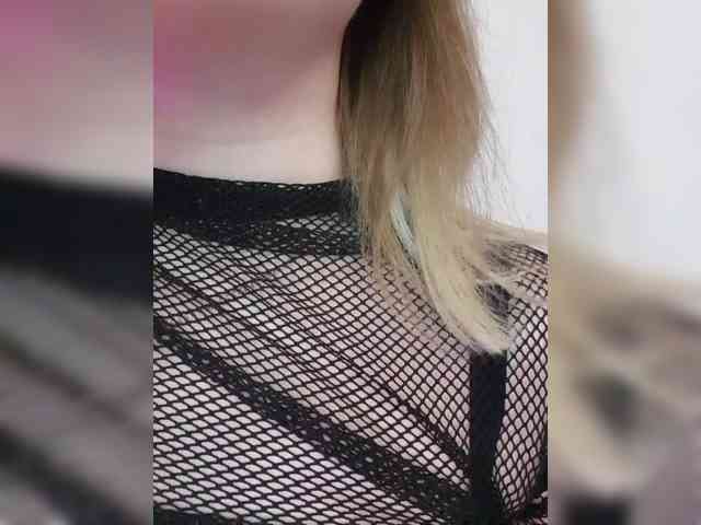 _ElaIzzza webcam