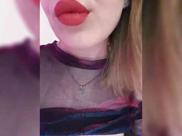_ElaIzzza webcam