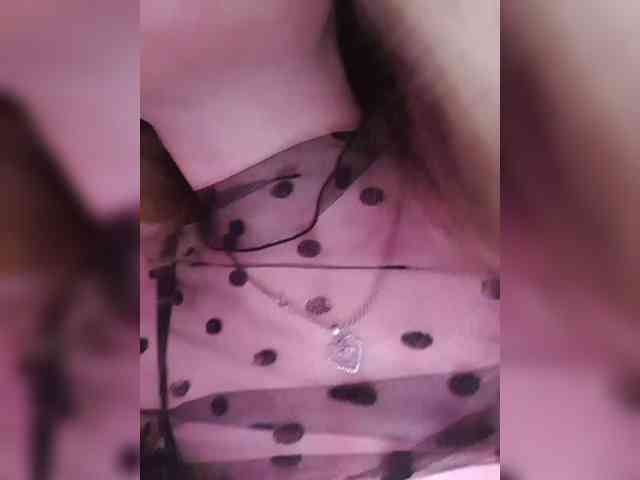 __EElaIzzza__ webcam