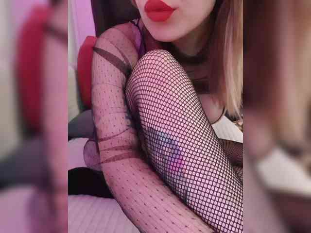 __EElaIzzza__ webcam