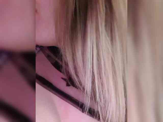 __EElaIzzza__ webcam