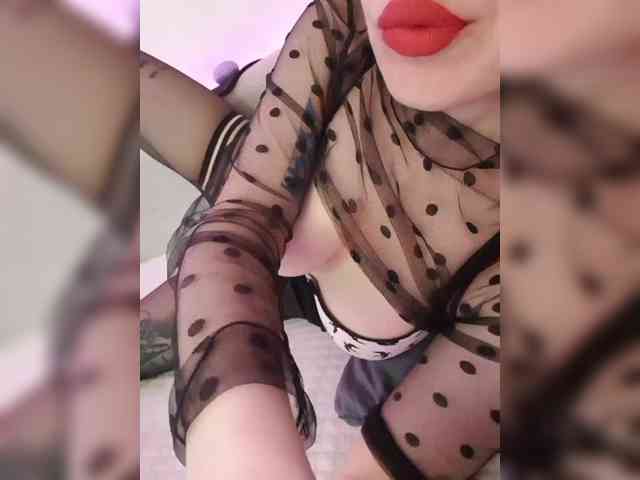 __EElaIzzza__ webcam