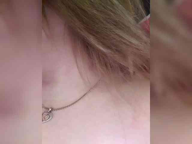 __EElaIzzza__ webcam