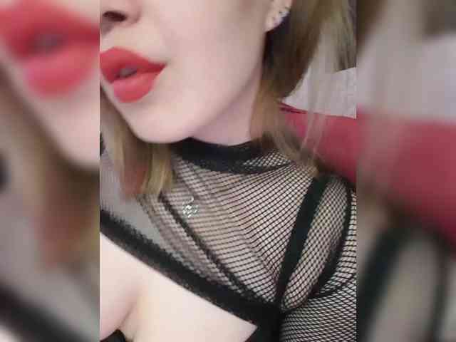_ElaIzzza webcam
