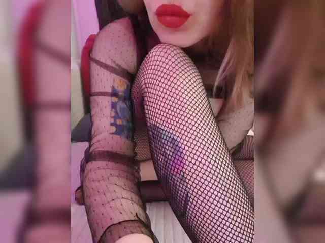 __EElaIzzza__ webcam