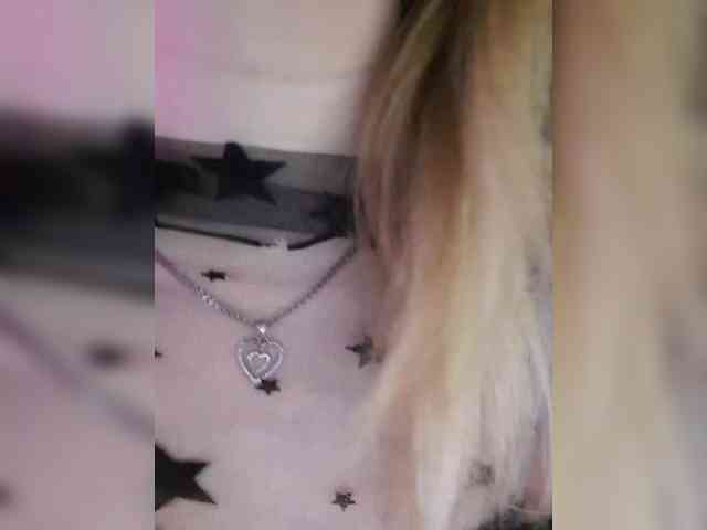 __EElaIzzza__ webcam