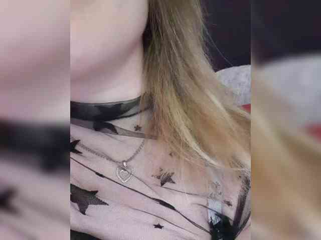 __EElaIzzza__ webcam