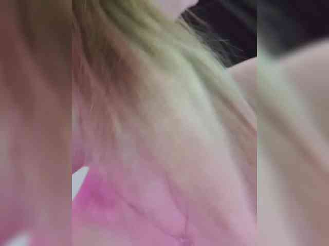 __EElaIzzza__ webcam