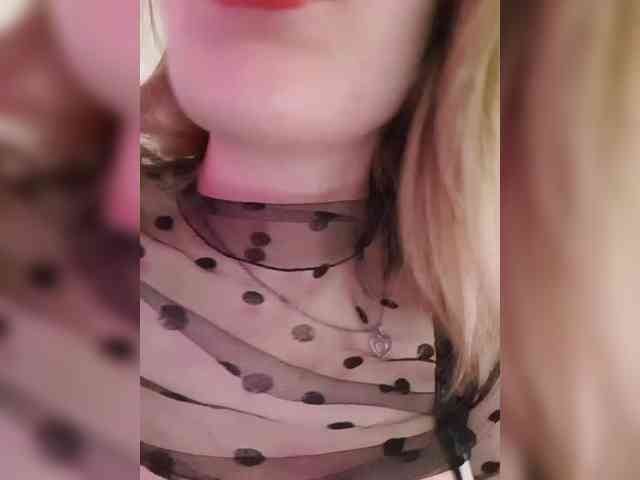 __EElaIzzza__ webcam