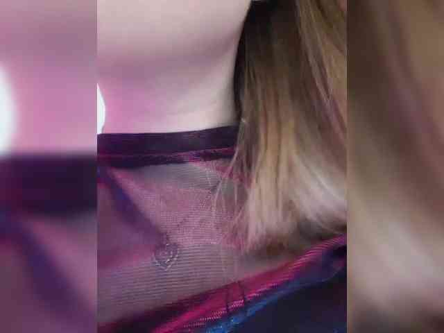 _ElaIzzza webcam