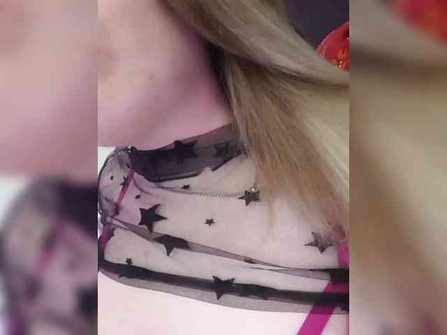 __EElaIzzza__ webcam