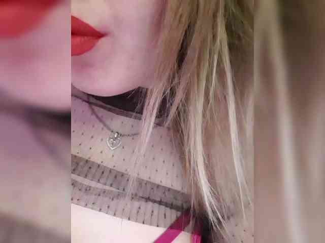 __EElaIzzza__ webcam