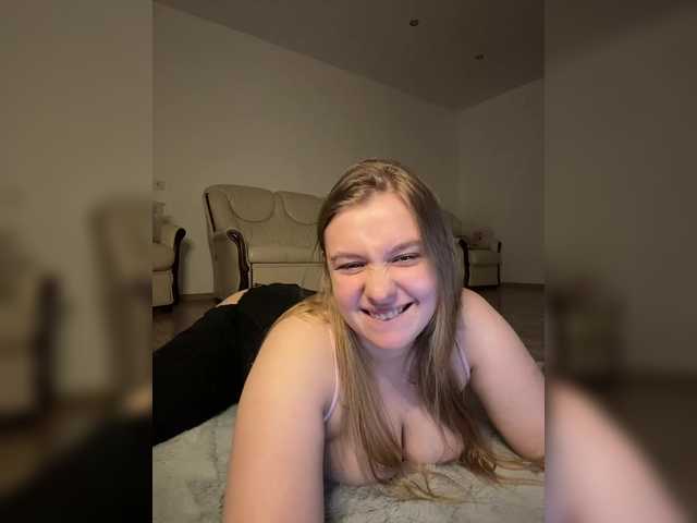 jucieLussie's BongaCams show and profile