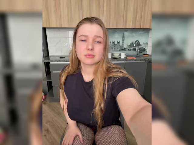 jucieLussie's BongaCams show and profile
