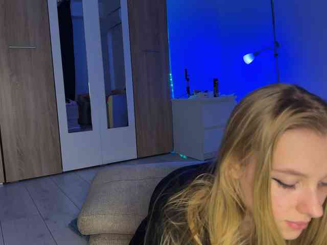 stranger chat JucieLussie