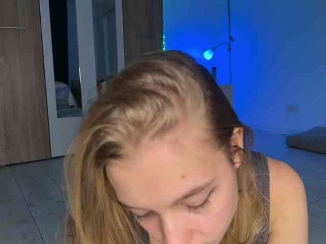 stranger chat JucieLussie