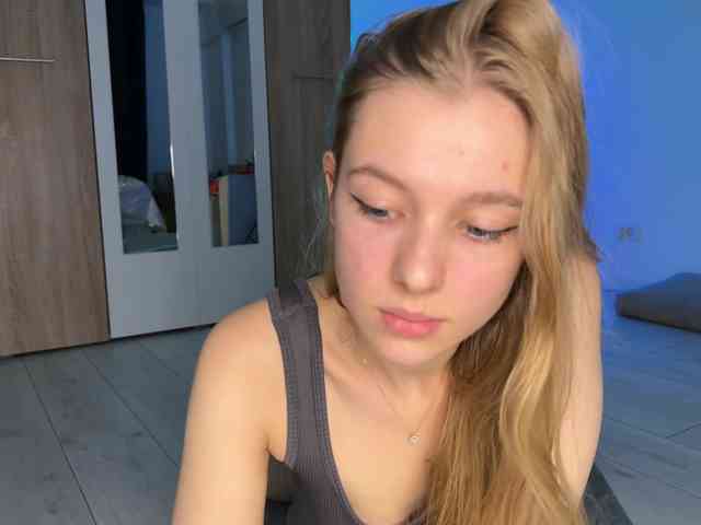 stranger chat JucieLussie