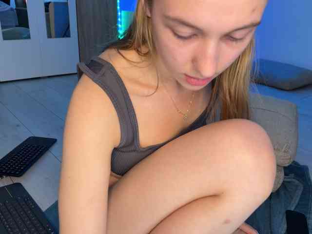 stranger chat JucieLussie