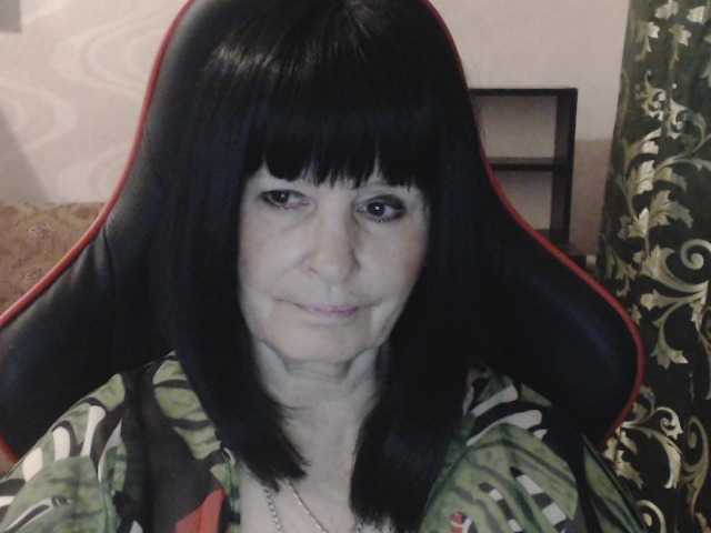 le modèle KatarinaGloss est en webcam porno dans un show sur le site bongacams, il possède les tags suivants: White/Caucasian,Brunette,Shaved