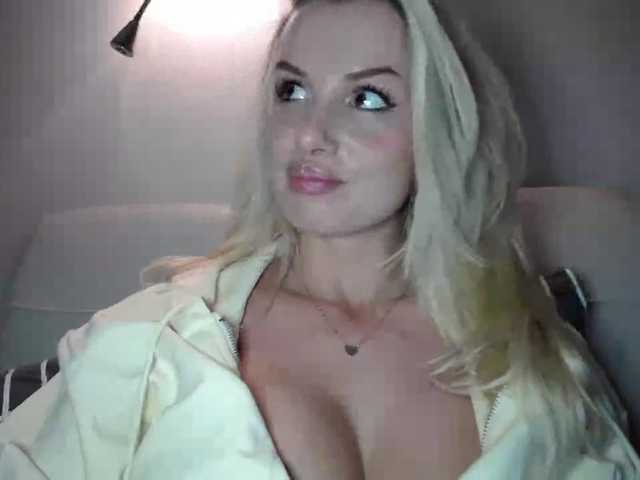 Cornelia22hot's BongaCams show and profile