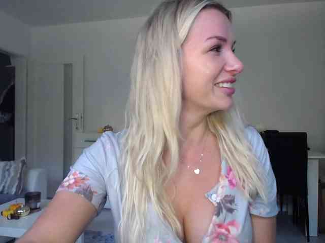 Cornelia22hot webcam