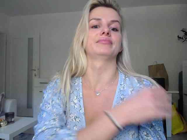 Cornelia22hot webcam