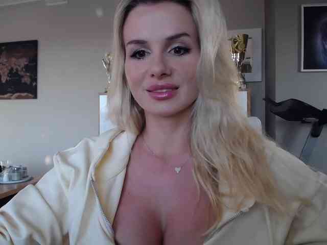 Cornelia22hot webcam