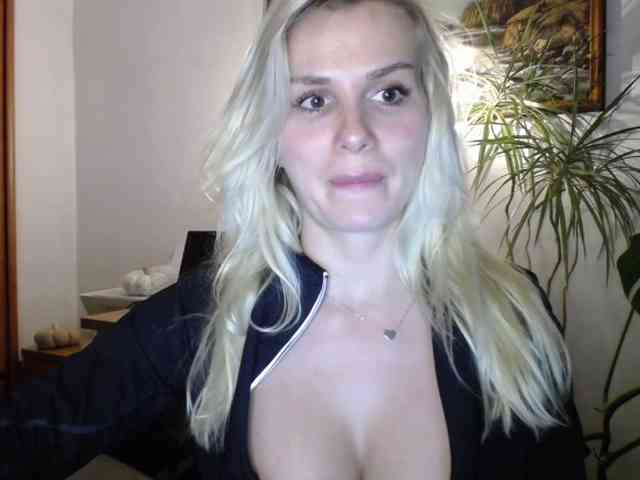 Cornelia22hot webcam