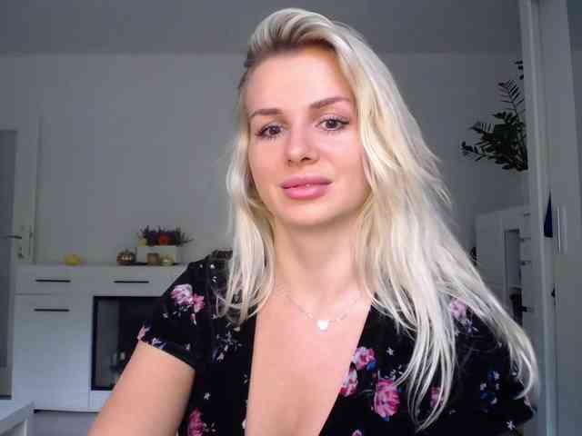 Cornelia22hot webcam