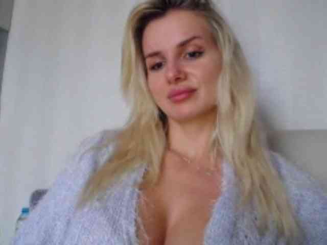 Cornelia22hot webcam