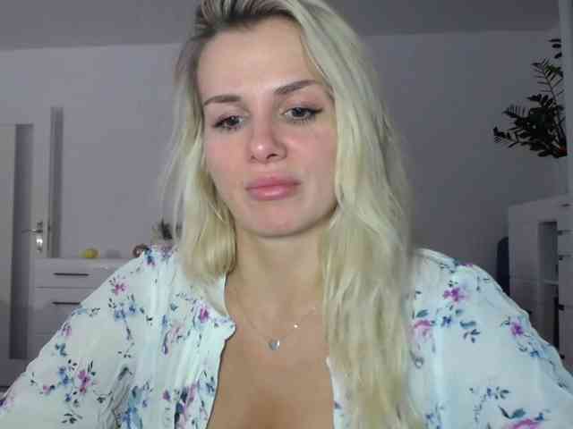 Cornelia22hot webcam