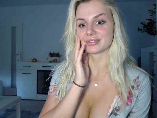 Cornelia22hot webcam