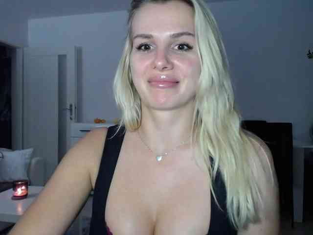 Cornelia22hot webcam