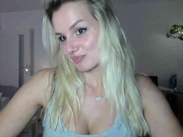 Cornelia22hot webcam