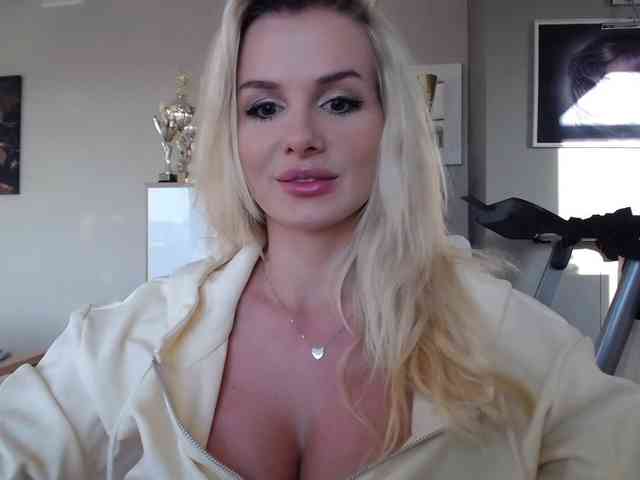 Cornelia22hot webcam