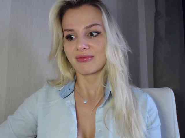 Cornelia22hot webcam