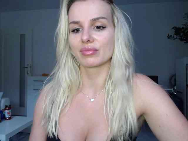 Cornelia22hot webcam